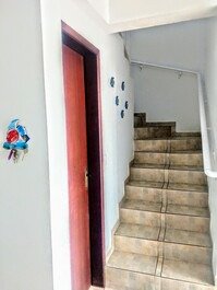 Escada de acesso com proteção para crianças