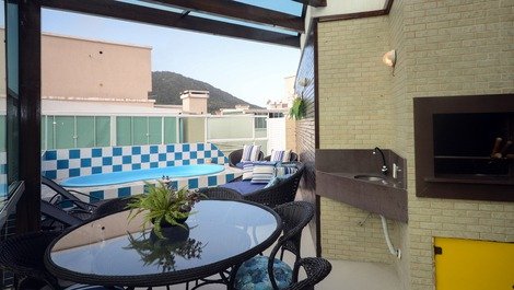 Penthouse with heated pool in Bombinhas