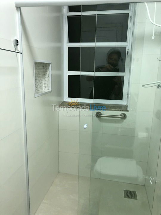 Apartamento para aluguel de temporada em Guarujá (Pitangueiras)