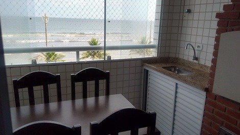 SEA FRONT APARTMENT WITH BARBECUE ON THE BALCONY