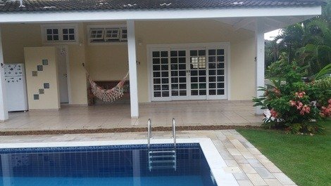 Casa en urbanización cerrada con piscina privada