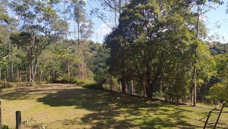 BEAUTIFUL SITE LOCATED IN MAIRIPORA, IDEAL FOR FAMILY AND FRIENDS