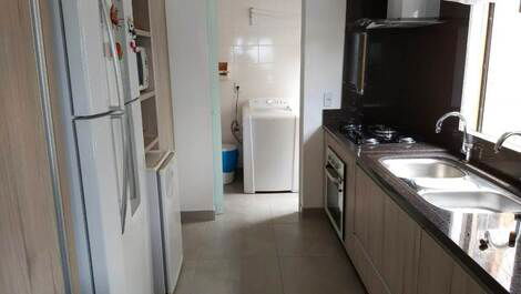 Apartamento com 03 dormitórios de frente Mar