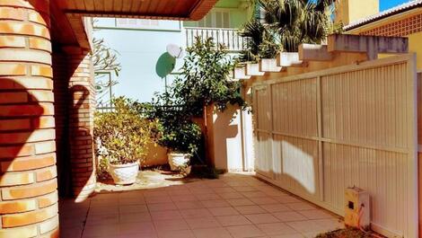 Casa junto al mar en Alquiler de Vacaciones en Bombinhas - SC.