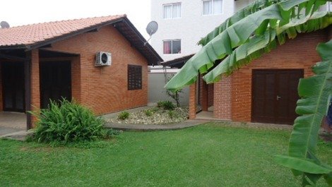 Beautiful single storey house with AC in the 3 bedrooms