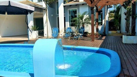 HOUSE WITH POOL SEASONAL LEASE IN BOMBINHAS-SC, UP TO 12 PEOPLE.