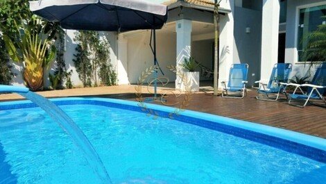 HOUSE WITH POOL SEASONAL LEASE IN BOMBINHAS-SC, UP TO 12 PEOPLE.