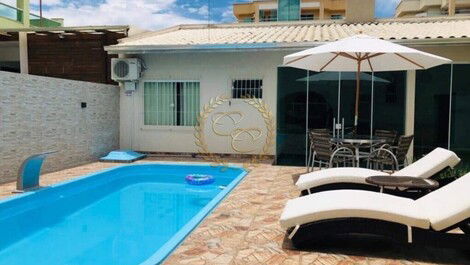 Casa com piscina para locação de temporada em Bombinhas-SC (LC1004)