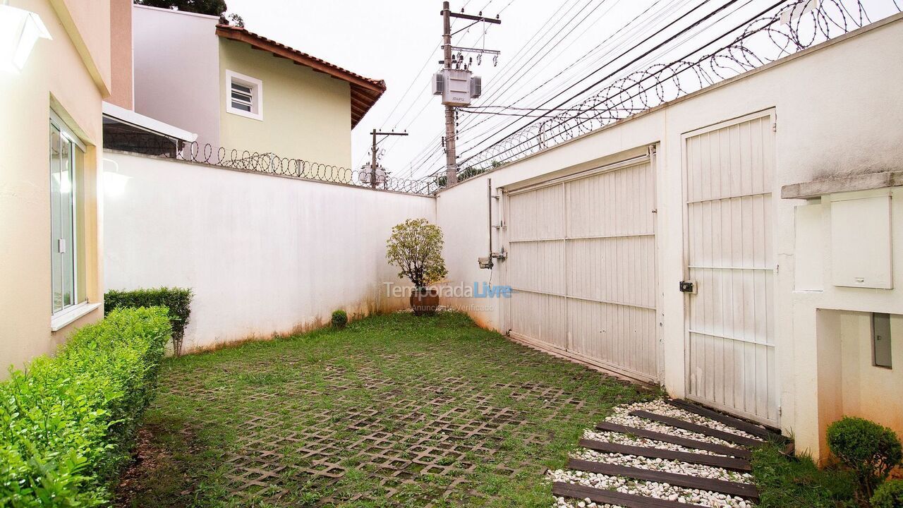 Casa para aluguel de temporada em São Paulo (Jardim Marajoara)