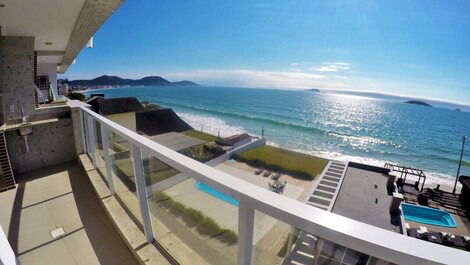 ¡La mejor vista de la playa! NUEVO, frente al mar, con piscina.