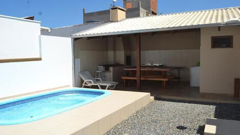 Townhouse between Mariscal and Canto Grande