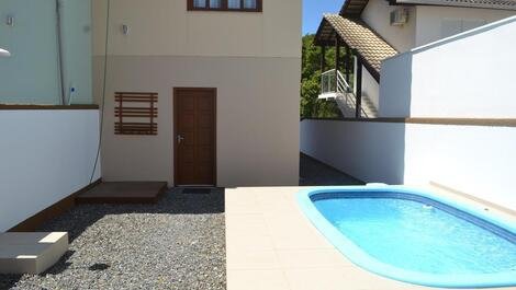 Townhouse between Mariscal and Canto Grande