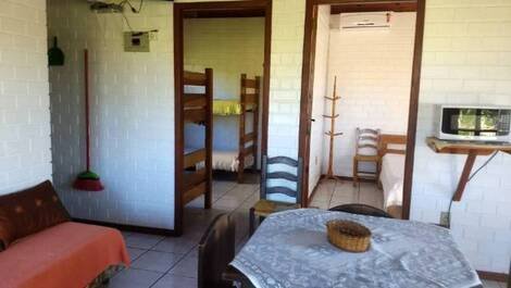 Casa no centrinho do Rosa, 02 quartos,01 banheiros,á 800 mts da Praia!
