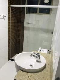 3 Suítes com ar + 1 quarto - FRENTE MAR !!! Com Churrasqueira e Wi-Fi