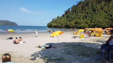 Apartamento Pé-na-areia com 3 quartos para temporada em Ubatuba