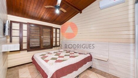 Casa 3 dorm. C/ ar condicionado WIFI Praia de Mariscal / Canto Grande