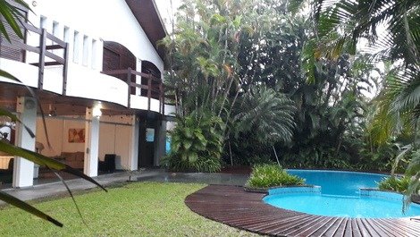 Beautiful house just 200 m from the beach of Enseada