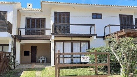 House 3 suites in the district Morrinhos, Garopaba