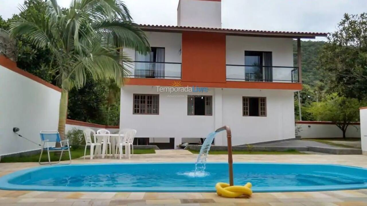 Apartamento para aluguel de temporada em Balneário Camboriú (Praia de Taquaras)