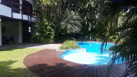 Beautiful house just 200 m from the beach of Enseada