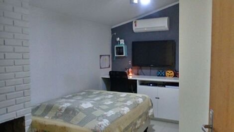 Cery cozy home, come enjoy Florianopolis with family