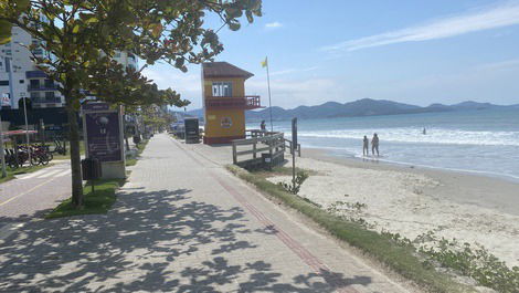 Praia e calçadão 