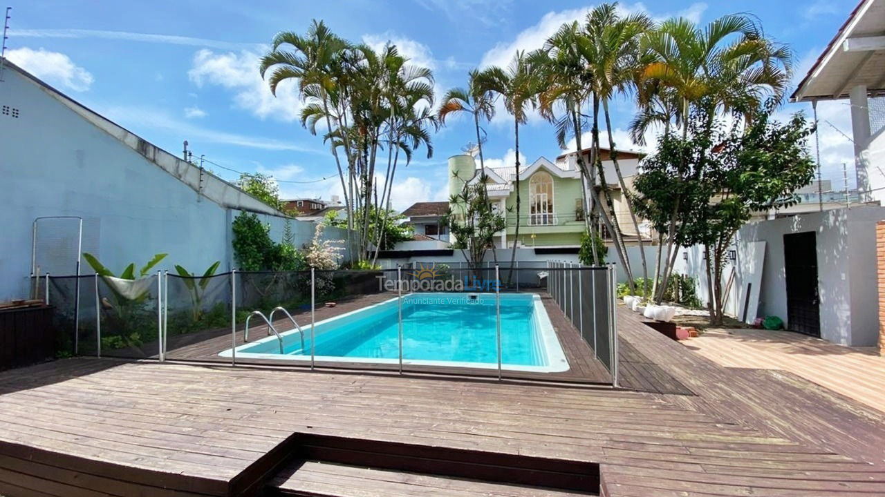 Casa para aluguel de temporada em Balneário Camboriú (Praia Central)