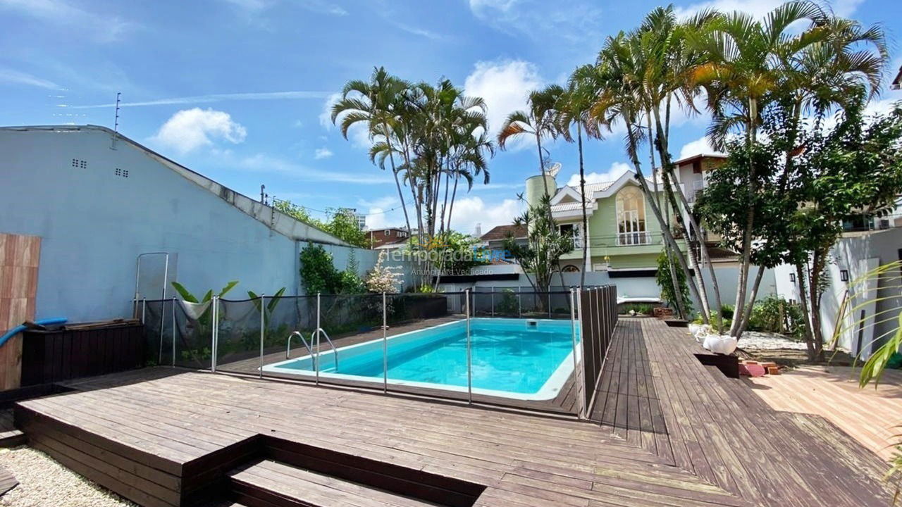 Casa para aluguel de temporada em Balneário Camboriú (Praia Central)