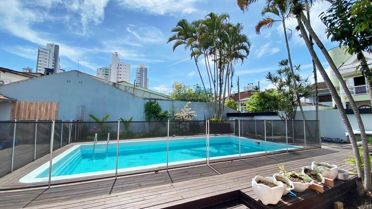 Casa para aluguel de temporada em Balneário Camboriú (Praia Central)