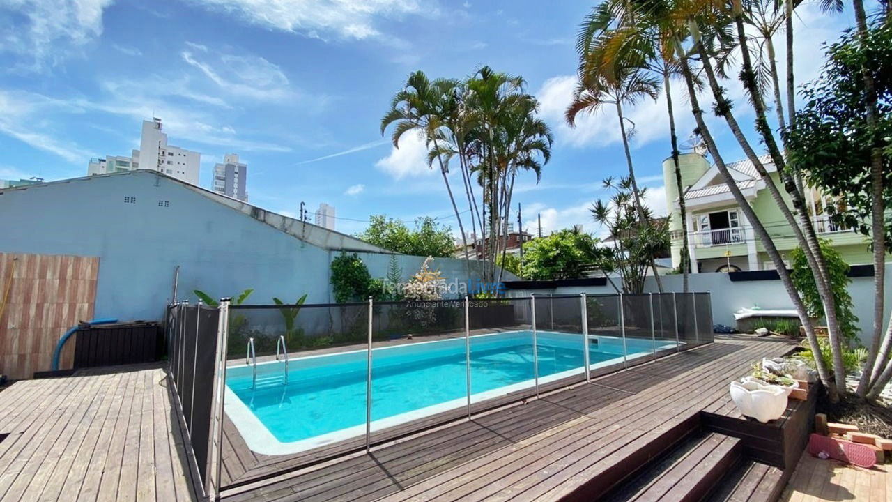 Casa para aluguel de temporada em Balneário Camboriú (Praia Central)