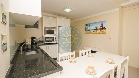 Apartment for 8 people, overlooking the beach of 4 Islands, Bombinhas