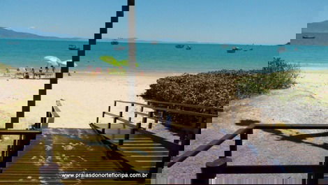 APARTMENT 3 SUITES OF HIGH STANDARD IN BUILDING FRONT TO THE SEA