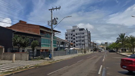 HERMOSA COBERTURA FRENTE AL MAR CON PISCINA, WI-FI, AC EN LAS HABITACIONES