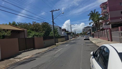 LINDA COBERTURA FRENTE PARA MAR COM PISCINA, WI-FI, AC NOS QUARTOS