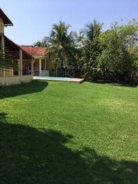gramado lateral casa