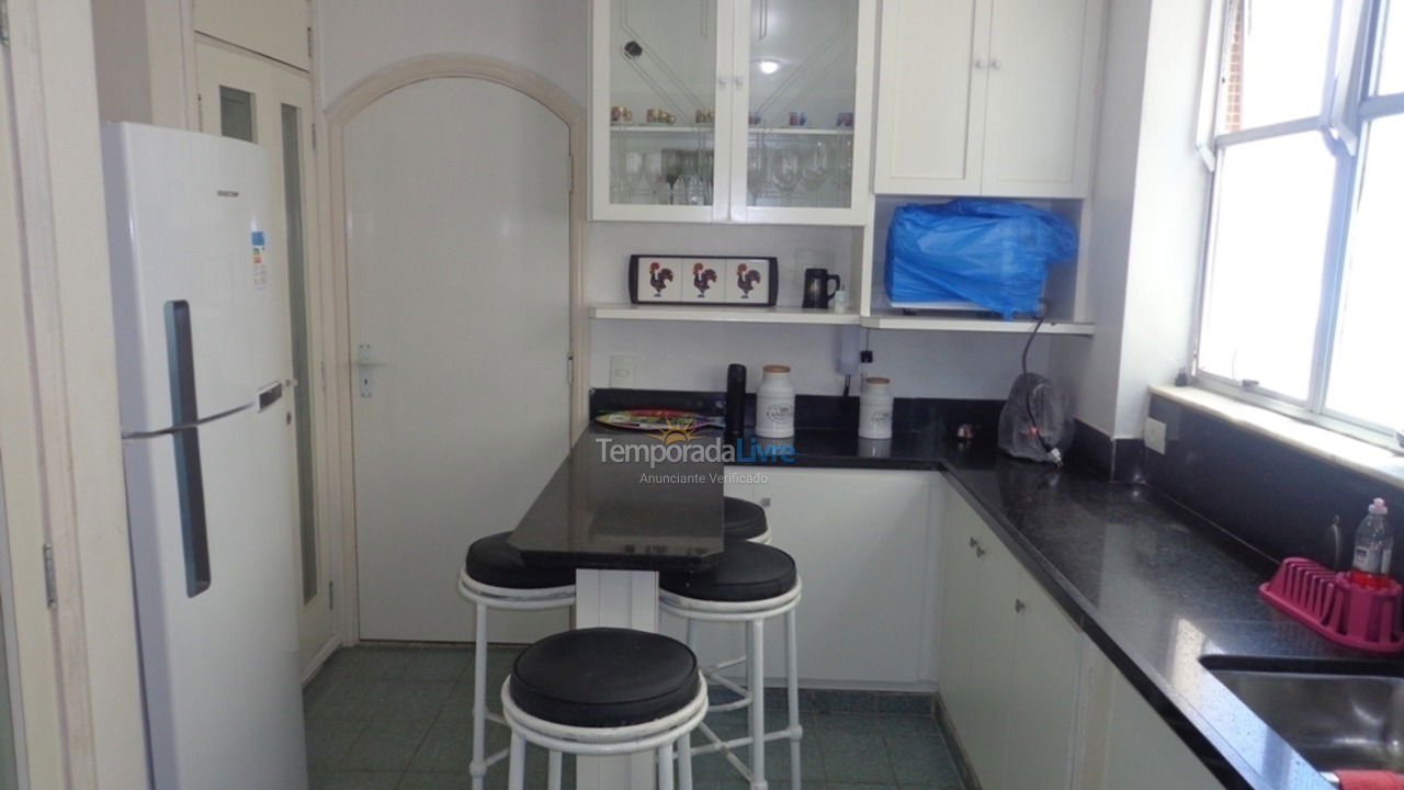 Apartamento para aluguel de temporada em Guarujá (Pitangueiras)