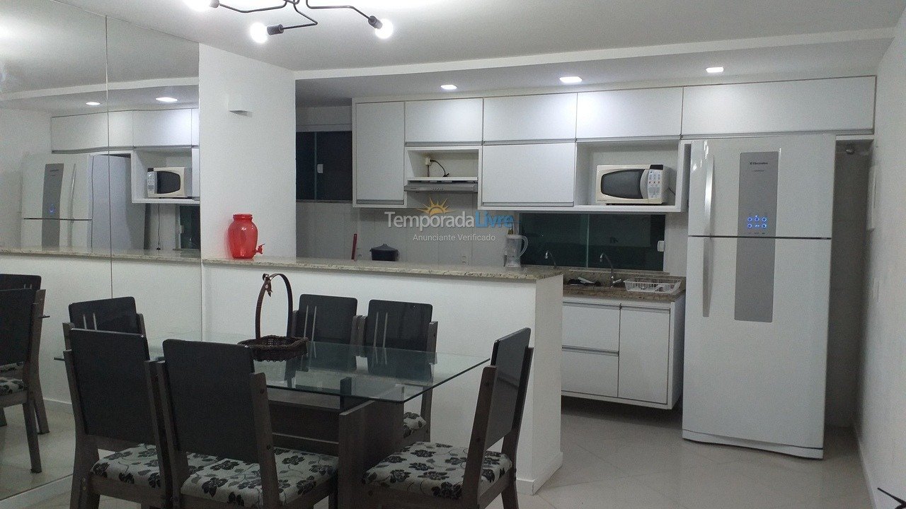 Apartamento para aluguel de temporada em Lauro de Freitas (Praia de Buraquinho Vilas do Atlantico)