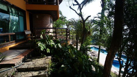 Refuge with panoramic views of the south of Florianópolis Island