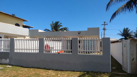 House on the edge of Lagoa de Figueira