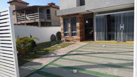 House on the edge of Lagoa de Figueira