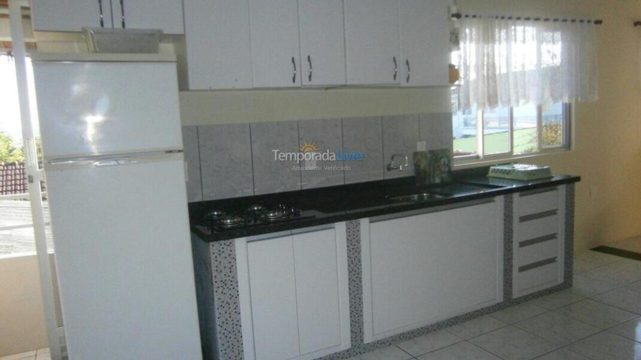 Casa para aluguel de temporada em Bombinhas (Praia de Zimbros)