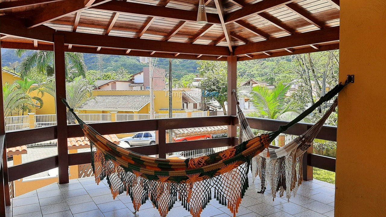 Casa para alquiler de vacaciones em Caraguatatuba (Praia da Mococa)