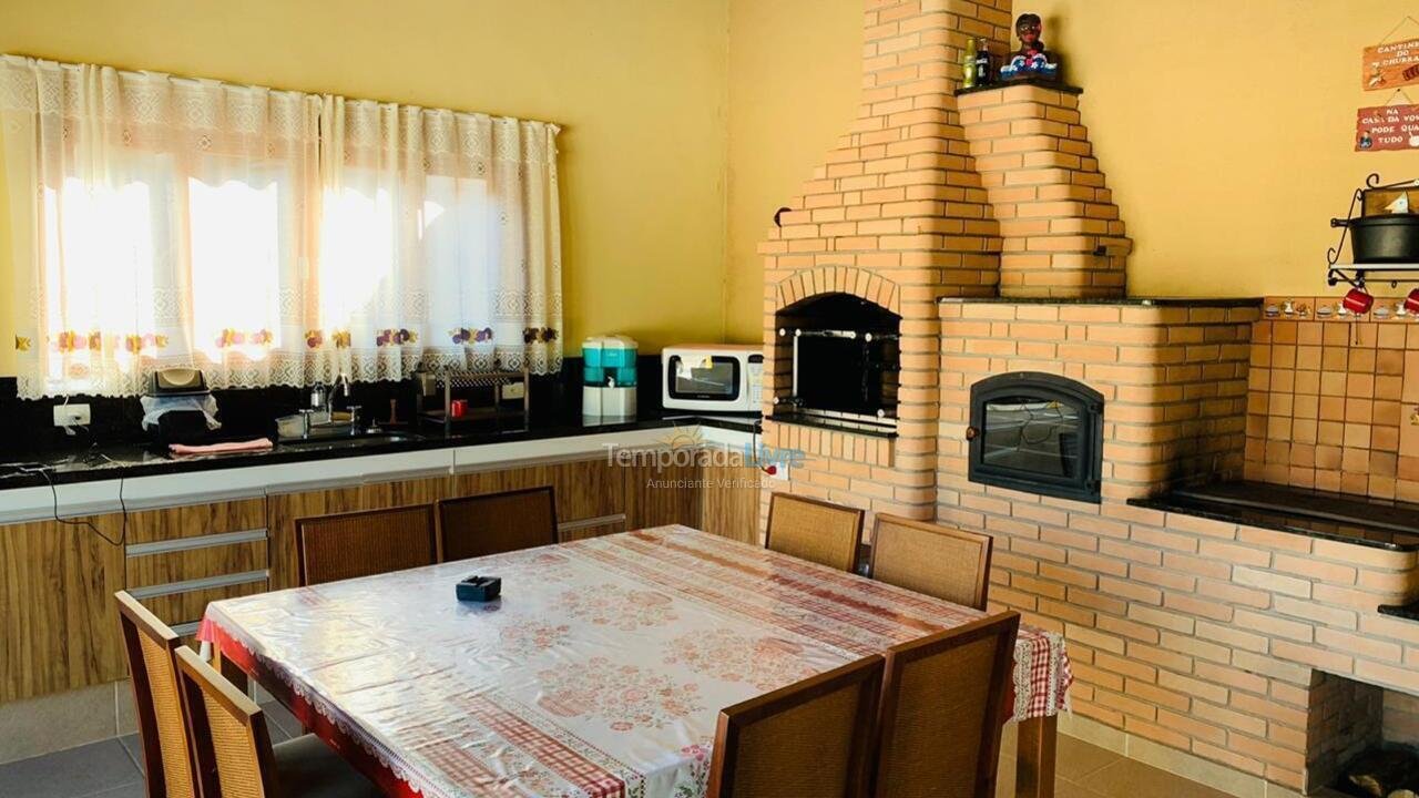 Casa para aluguel de temporada em Mairiporã (Terra Preta)