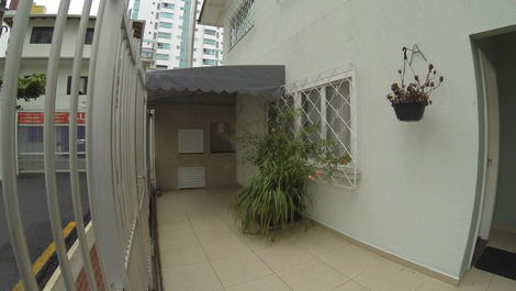 GROUND FLOOR HOUSE 60 WITH 3 DORM/1SUITE AIR COND/WI-FI/CABLE TV*