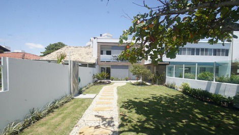 Casa frente ao mar com 05 suites.