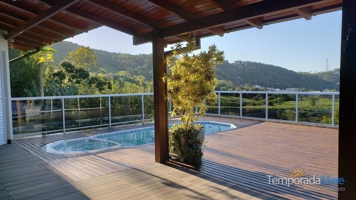 ? Casa para alugar em Florianopolis para temporada - Praia dos Ingleses -  Linda casa com piscina para férias #82257 - Temporada Livre