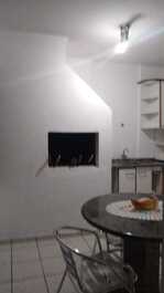 Apto 2 Dorm, 5 minutos a pé do mar, 2 ar nos quartos,churr, 8 Pessoas