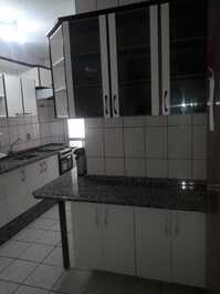 Apto 2 Dorm, 5 minutos a pé do mar, 2 ar nos quartos,churr, 8 Pessoas