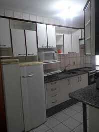 Apto 2 Dorm, 5 minutos a pé do mar, 2 ar nos quartos,churr, 8 Pessoas