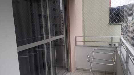 Apto 2 Dorm, 5 minutos a pé do mar, 2 ar nos quartos,churr, 8 Pessoas